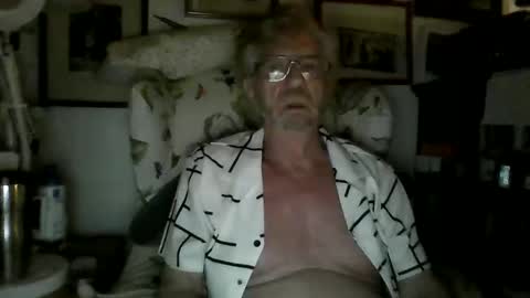 Snapshot of isubmissiveslut chatting on 05/15/26, 03:46 ImYourBitch online show from 05/15/26, 03:46