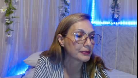 Itala Gomez online show from 02/09/25, 12:06