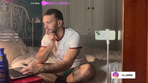 Snapshot of italian_stallion_big chatting on 02/19/25, 10:20 italian_stallion_big online show from 02/19/25, 10:20