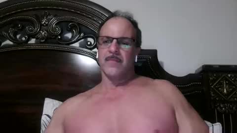 Snapshot of italianstud43 chatting on 01/19/26, 01:31 Hot Italian online show from 01/19/26, 01:31