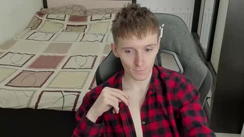 Snapshot of ithan_red chatting on 09/14/25, 05:45 Ethan online show from 09/14/25, 05:45