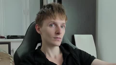 Ethan online show from 11/06/25, 08:43