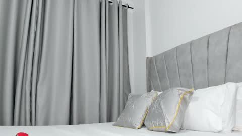 Snapshot of its_canella chatting on 01/10/26, 03:30 canella online show from 01/10/26, 03:30