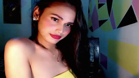 Snapshot of its_mirabel chatting on 05/27/26, 05:04 MIRABEL online show from 05/27/26, 05:04