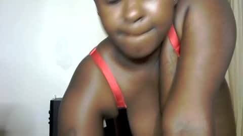 Snapshot of its_sweet chatting on 01/04/25, 11:17 BigAss horny online show from 01/04/25, 11:17