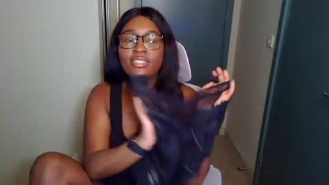 Snapshot of itsanna_b chatting on 07/02/26, 03:23 itsanna_b online show from 07/02/26, 03:23