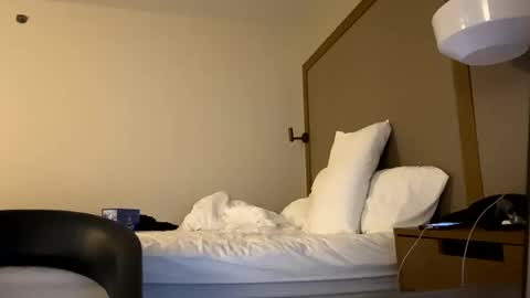 Snapshot of itsavibeouthere chatting on 12/17/24, 12:23 itsavibeouthere online show from 12/17/24, 12:23