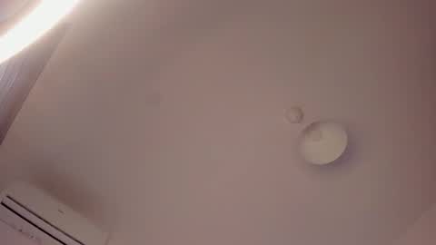 Isabella online show from 09/11/25, 09:20