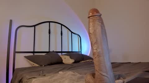 Isabella online show from 11/19/25, 12:38