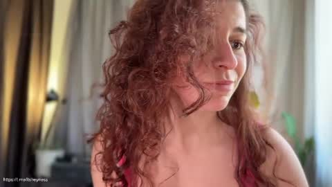 Snapshot of itsheyness chatting on 04/06/26, 07:53 itsheyness online show from 04/06/26, 07:53