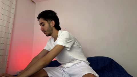 Snapshot of itsmartin_ chatting on 02/15/26, 03:53 itsmartin_ online show from 02/15/26, 03:53