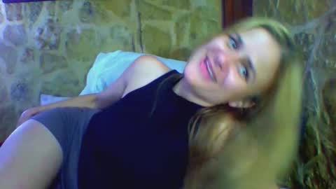 Snapshot of itsmekrissy chatting on 03/26/26, 01:55 itsmekrissy online show from 03/26/26, 01:55