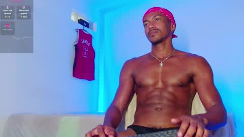 Snapshot of itsmikenoir chatting on 09/24/25, 06:55 Limited offer 50    online show from 09/24/25, 06:55