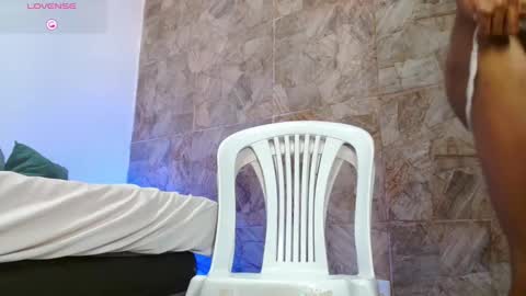 Snapshot of itsmikenoir chatting on 10/13/25, 01:44 Limited offer 50    online show from 10/13/25, 01:44