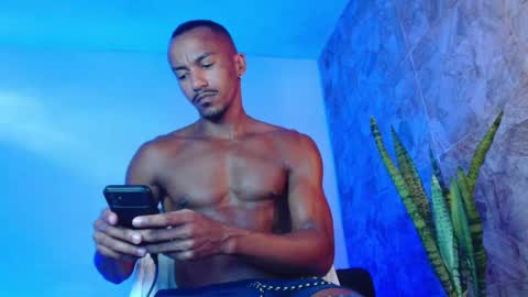 Snapshot of itsmikenoir chatting on 10/29/25, 10:28 Limited offer 50    online show from 10/29/25, 10:28