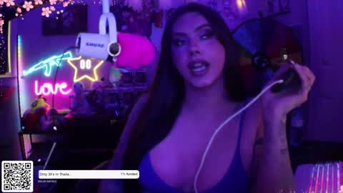 Snapshot of itsnickibabyy chatting on 10/22/25, 12:00 Nicki Foxx online show from 10/22/25, 12:00