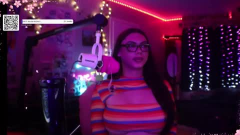 Nicki Foxx online show from 10/28/25, 03:54