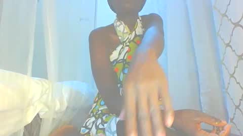 Snapshot of itsqueen_blacq chatting on 09/14/25, 07:40 Queen blacq online show from 09/14/25, 07:40