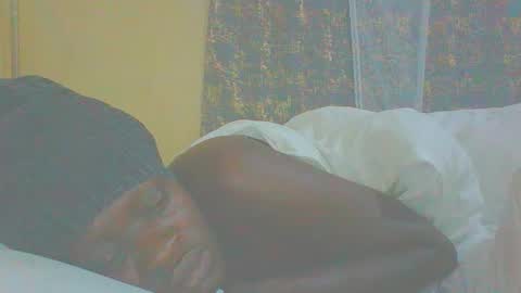 Snapshot of itsqueen_blacq chatting on 10/19/25, 01:06 Queen blacq online show from 10/19/25, 01:06