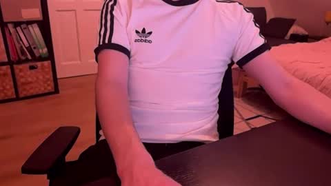 Snapshot of itsthat chatting on 03/07/26, 10:29 itsthat online show from 03/07/26, 10:29