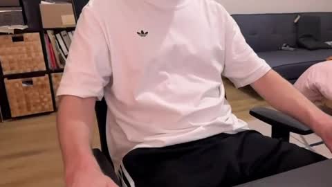 Snapshot of itsthat chatting on 04/08/26, 02:44 itsthat online show from 04/08/26, 02:44