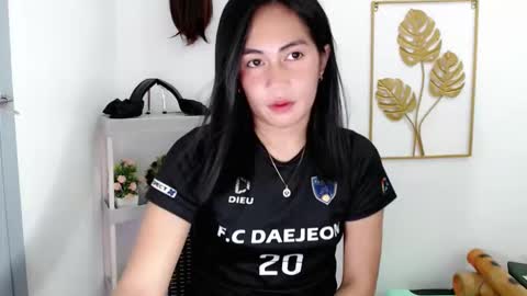 Snapshot of itsurgil_kloeh chatting on 11/05/25, 12:49 itsurgil_kloeh online show from 11/05/25, 12:49