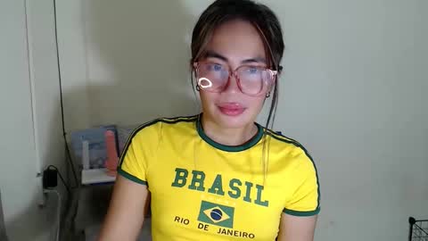 Snapshot of itsurgil_kloeh chatting on 12/15/25, 06:01 itsurgil_kloeh online show from 12/15/25, 06:01