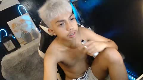 Snapshot of itsyourcummerboy_xx chatting on 05/18/26, 08:14 Kyle online show from 05/18/26, 08:14