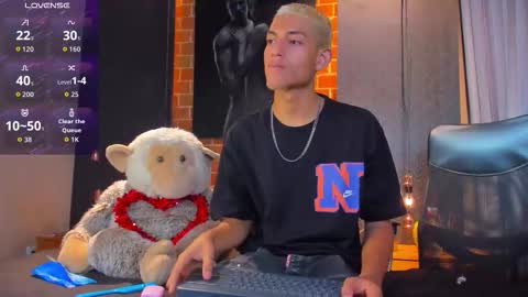 Snapshot of itszairen chatting on 02/19/26, 06:31 itszairen online show from 02/19/26, 06:31