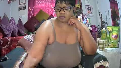 itumeleng74 online show from 11/11/25, 07:08