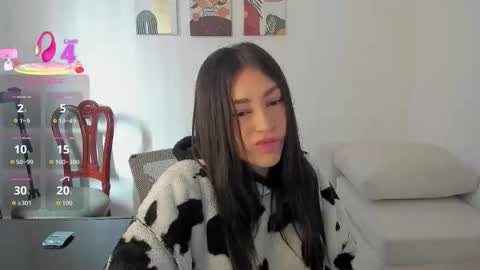 Snapshot of itziar_cailanie chatting on 10/29/25, 05:25 Itziar  online show from 10/29/25, 05:25