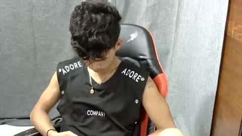 itzme_john online show from 04/23/26, 01:07