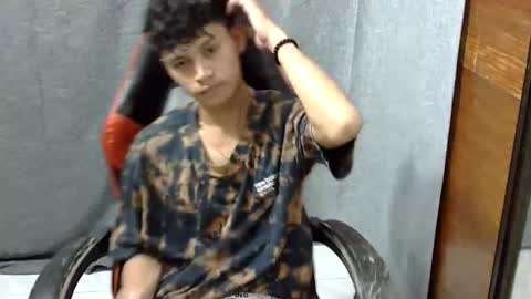 itzme_john online show from 04/23/26, 05:04