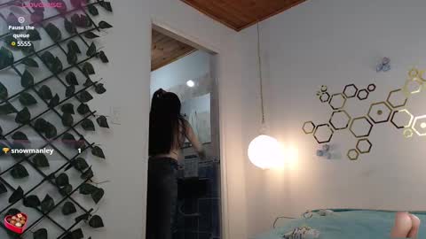 Snapshot of ivana_rose chatting on 03/12/25, 01:47 Adris online show from 03/12/25, 01:47