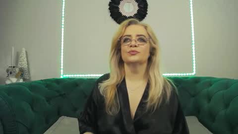 Snapshot of ivanacharm chatting on 12/15/25, 04:50 ivanacharm online show from 12/15/25, 04:50