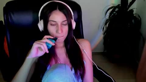 ivanna_essis online show from 10/11/25, 12:54