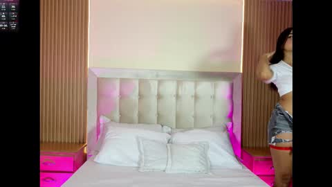 Snapshot of ivanna_yelena chatting on 02/15/26, 01:24 Ivanna online show from 02/15/26, 01:24