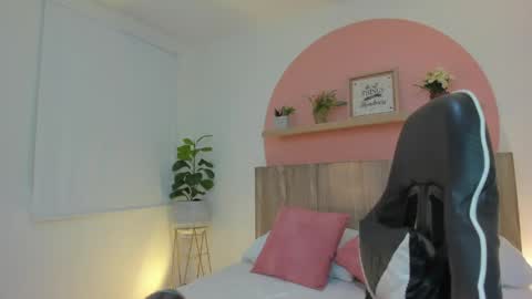 I V E T T E online show from 04/14/26, 07:42