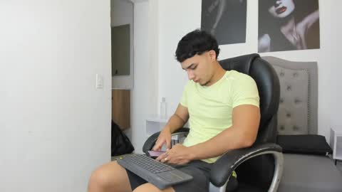 Snapshot of ivo_beischel chatting on 09/11/25, 11:32 Ivo Beischel online show from 09/11/25, 11:32