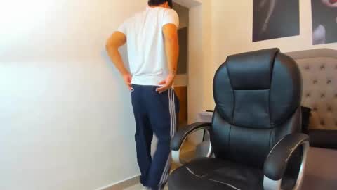 Snapshot of ivo_beischel chatting on 09/18/25, 11:23 Ivo Beischel online show from 09/18/25, 11:23