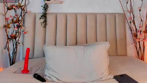 Ivone Adams online show from 04/18/26, 08:42