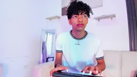 Ivon online show from 12/19/25, 12:12