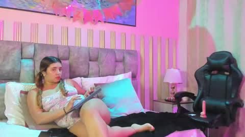 Snapshot of ivonne_kiss chatting on 12/17/25, 11:16 ivonne online show from 12/17/25, 11:16