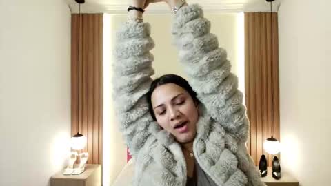 I V O N N E R O S S online show from 02/19/26, 11:50