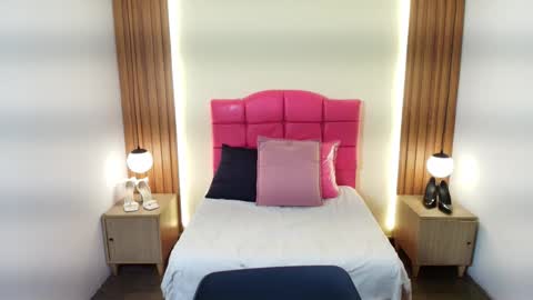 I V O N N E R O S S online show from 02/25/26, 12:15