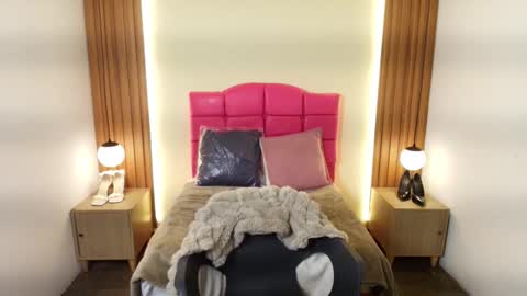 I V O N N E R O S S online show from 02/26/26, 12:04