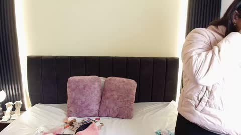 I V O N N E R O S S online show from 03/24/26, 11:59