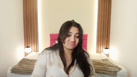 I V O N N E R O S S online show from 04/22/26, 12:18