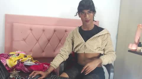 Snapshot of ivonneth chatting on 02/17/26, 12:23 ivonneth online show from 02/17/26, 12:23