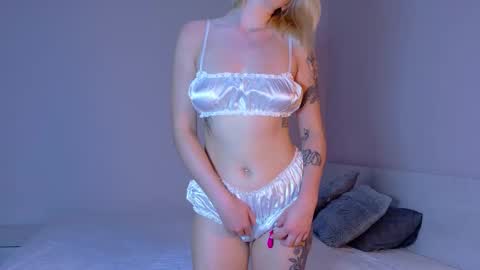 ivory_soule online show from 11/07/25, 04:51